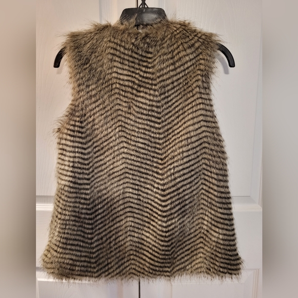 Altar'd State faux Fur Vest - Picture 2 of 5